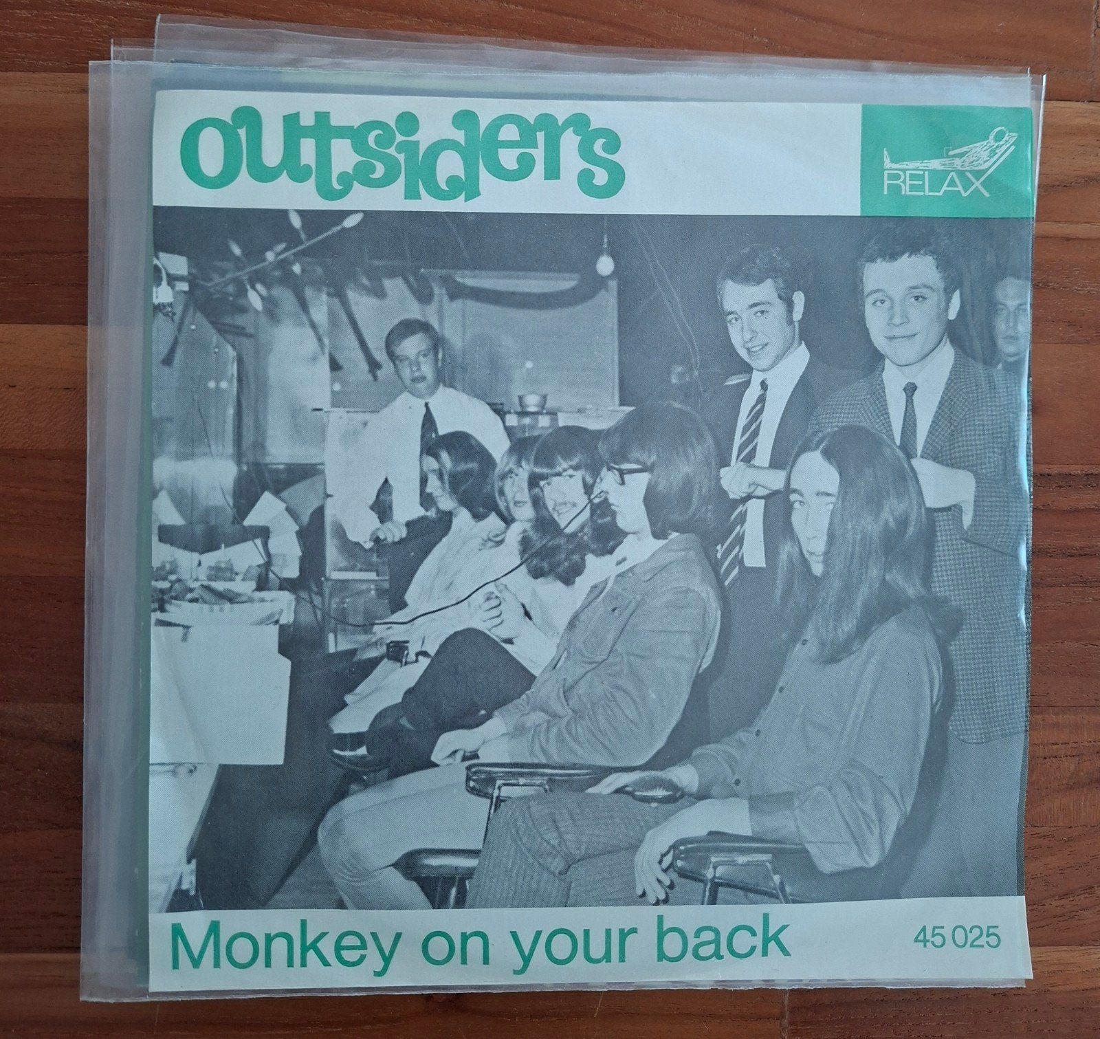 Outsiders  - Monkey on your back - Single is TOP, Cd's en Dvd's, Ophalen of Verzenden, Gebruikt, 7 inch, Pop
