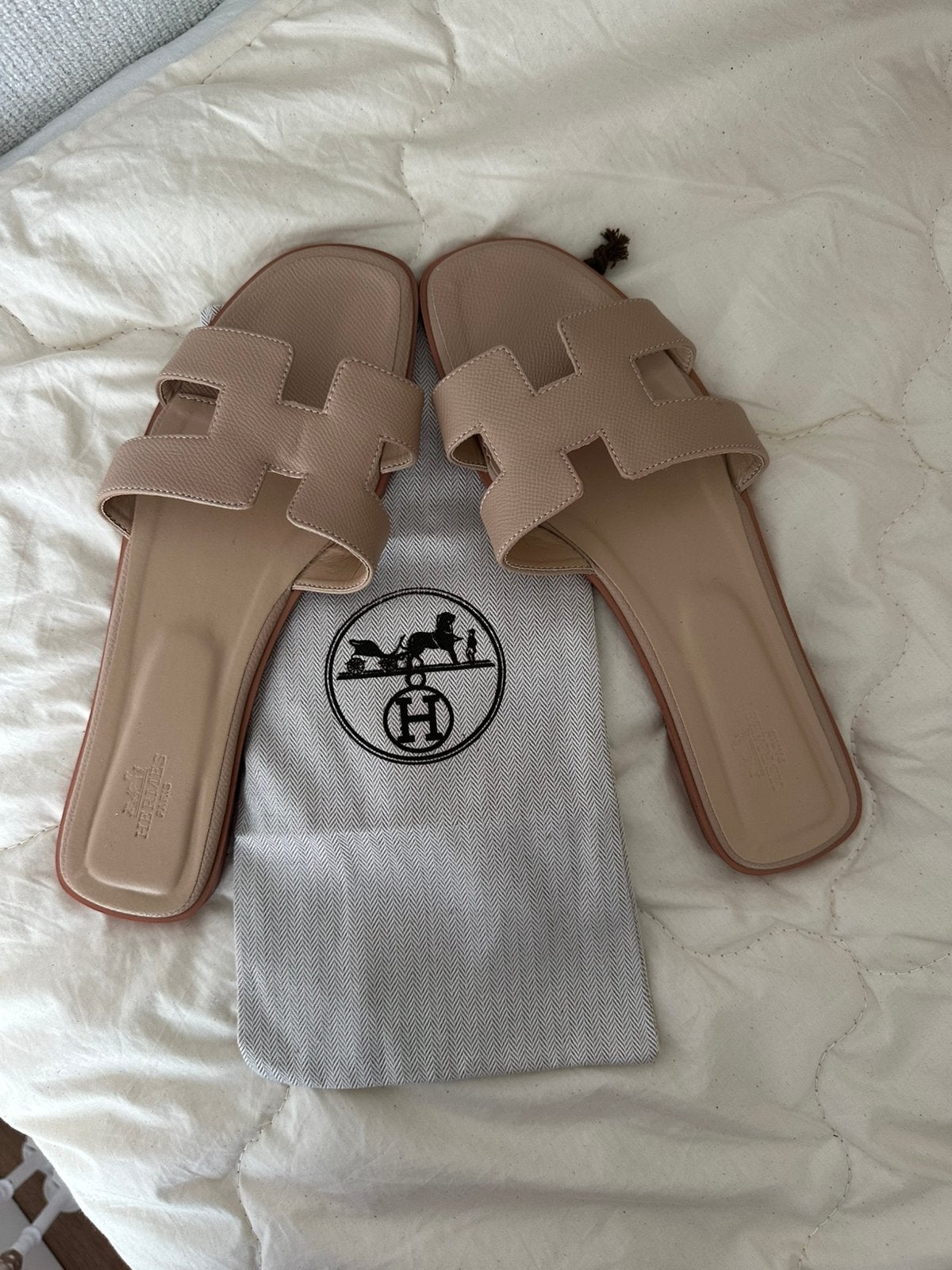 Hermes oran slippers, Ophalen of Verzenden, Zo goed als nieuw
