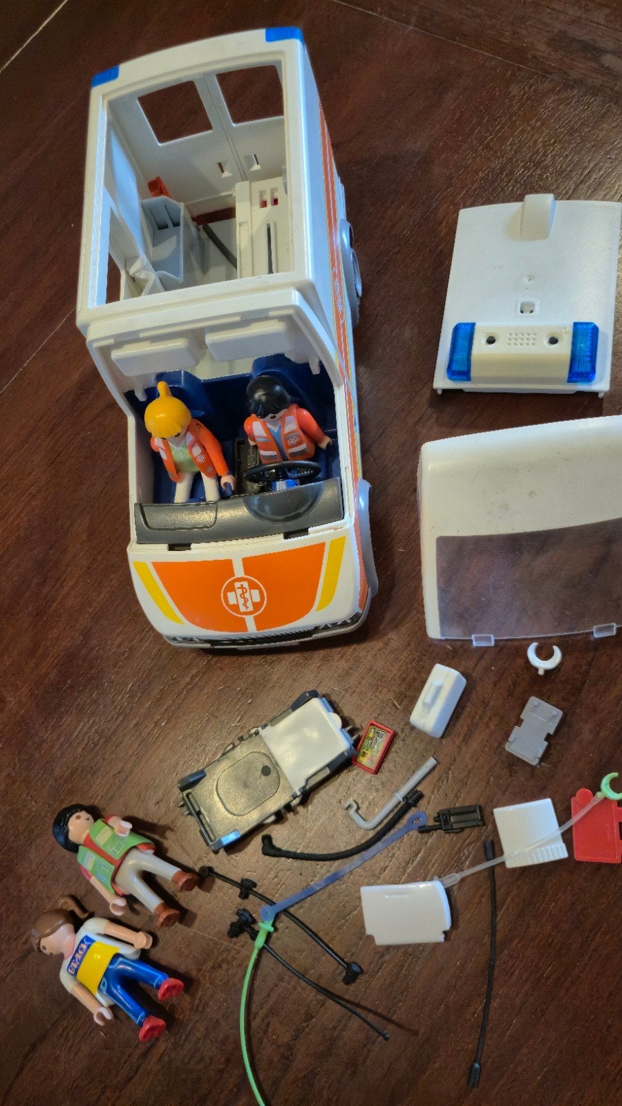 Playmobil ambulance met figuren en accessoires (mist wiel), Ophalen of Verzenden, Gebruikt, Jongen of Meisje