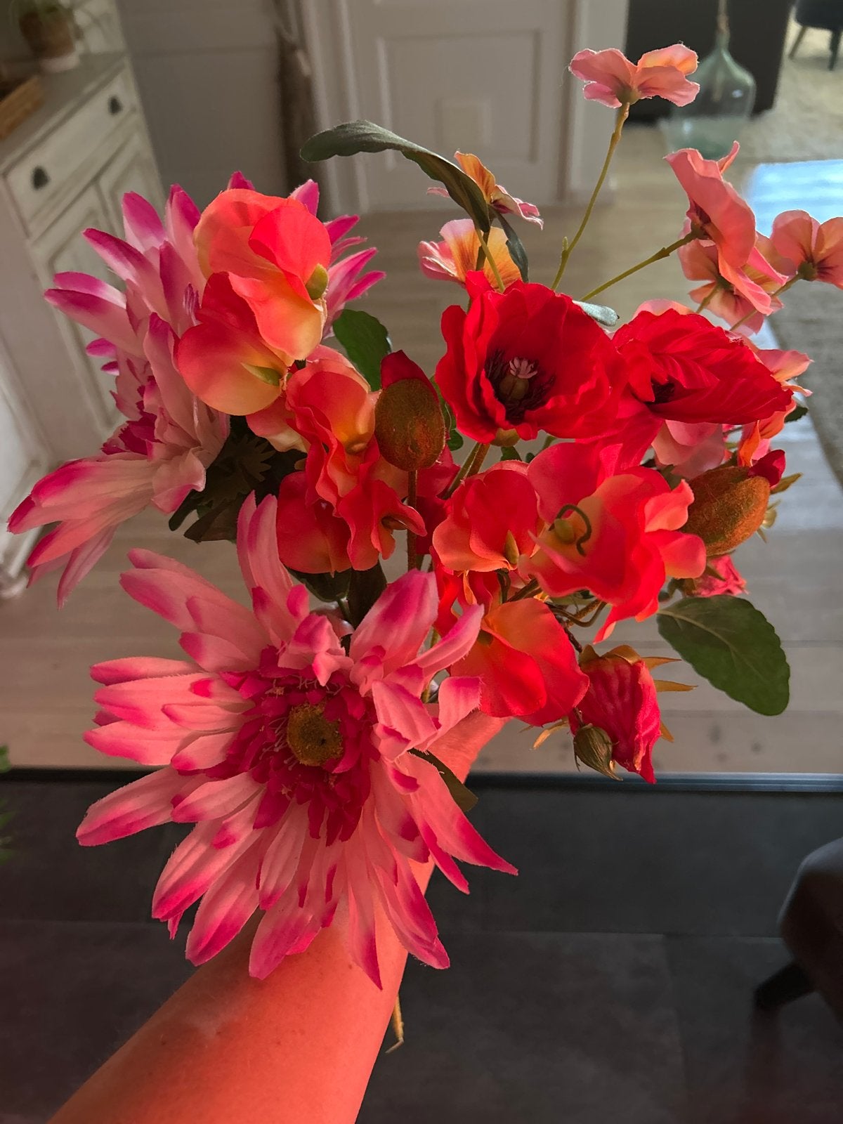 Prachtig boeket kunstbloemen in roze en rode tinten, Ophalen, Binnen, Textiel, Zo goed als nieuw