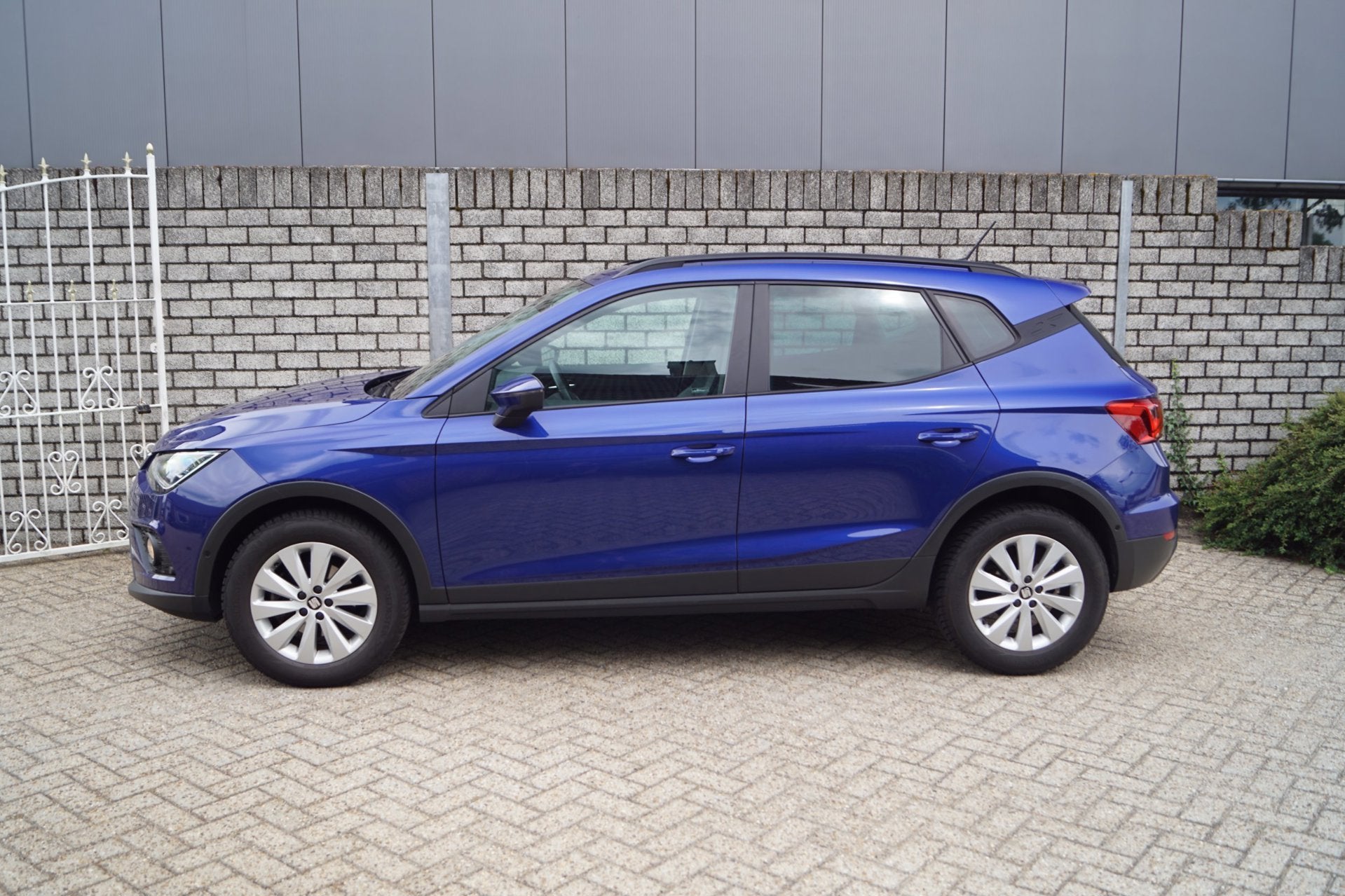 Seat Arona 1.0 TSI Style BNS Intense Autom Leder/Alcantara S, Auto's, Dealer onderhouden, Blauw, 116 pk, 49 €/maand