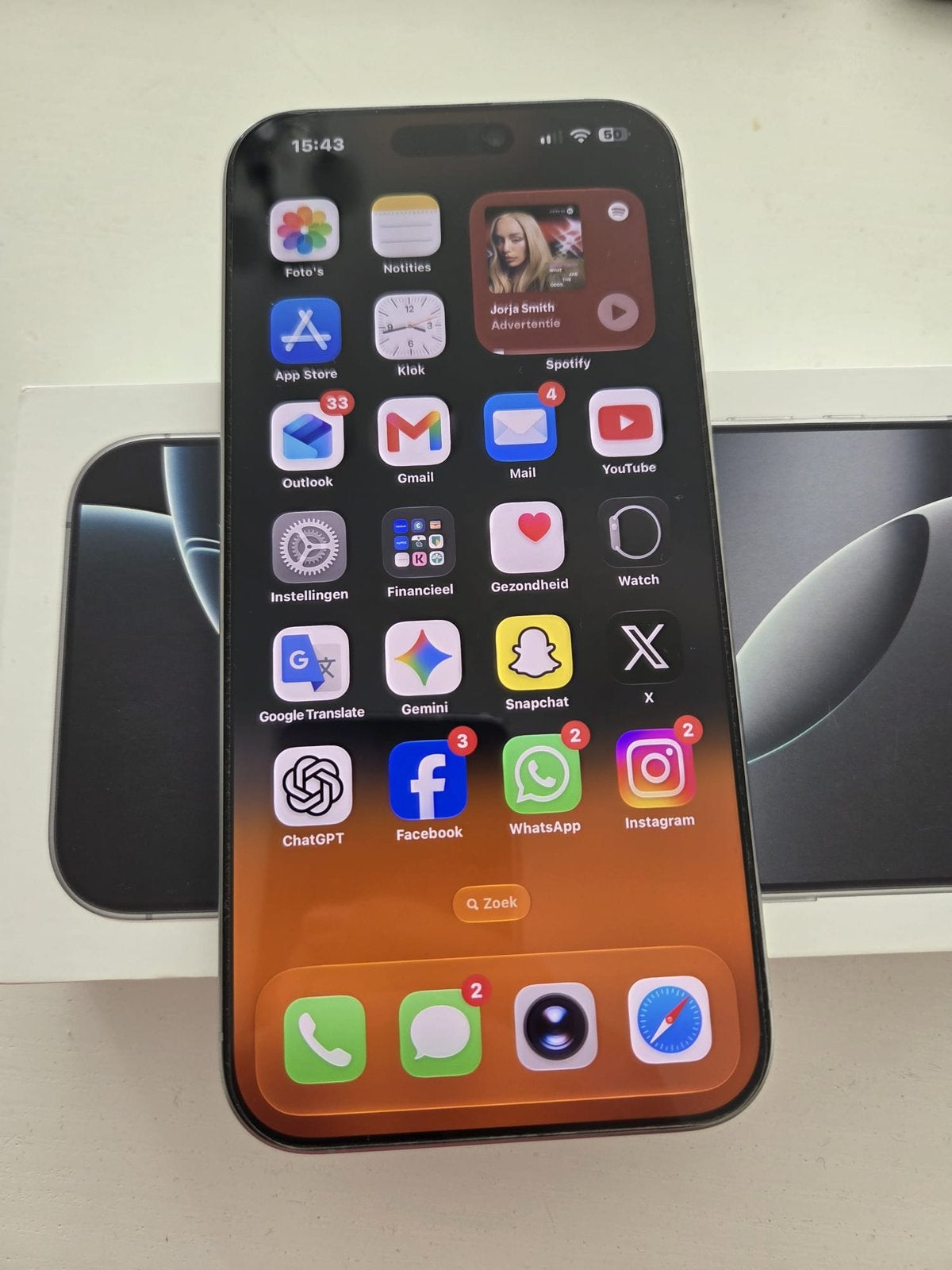 Foto 2 van iPhone 16 Pro Max in zeer nette, bijna nieuwstaat