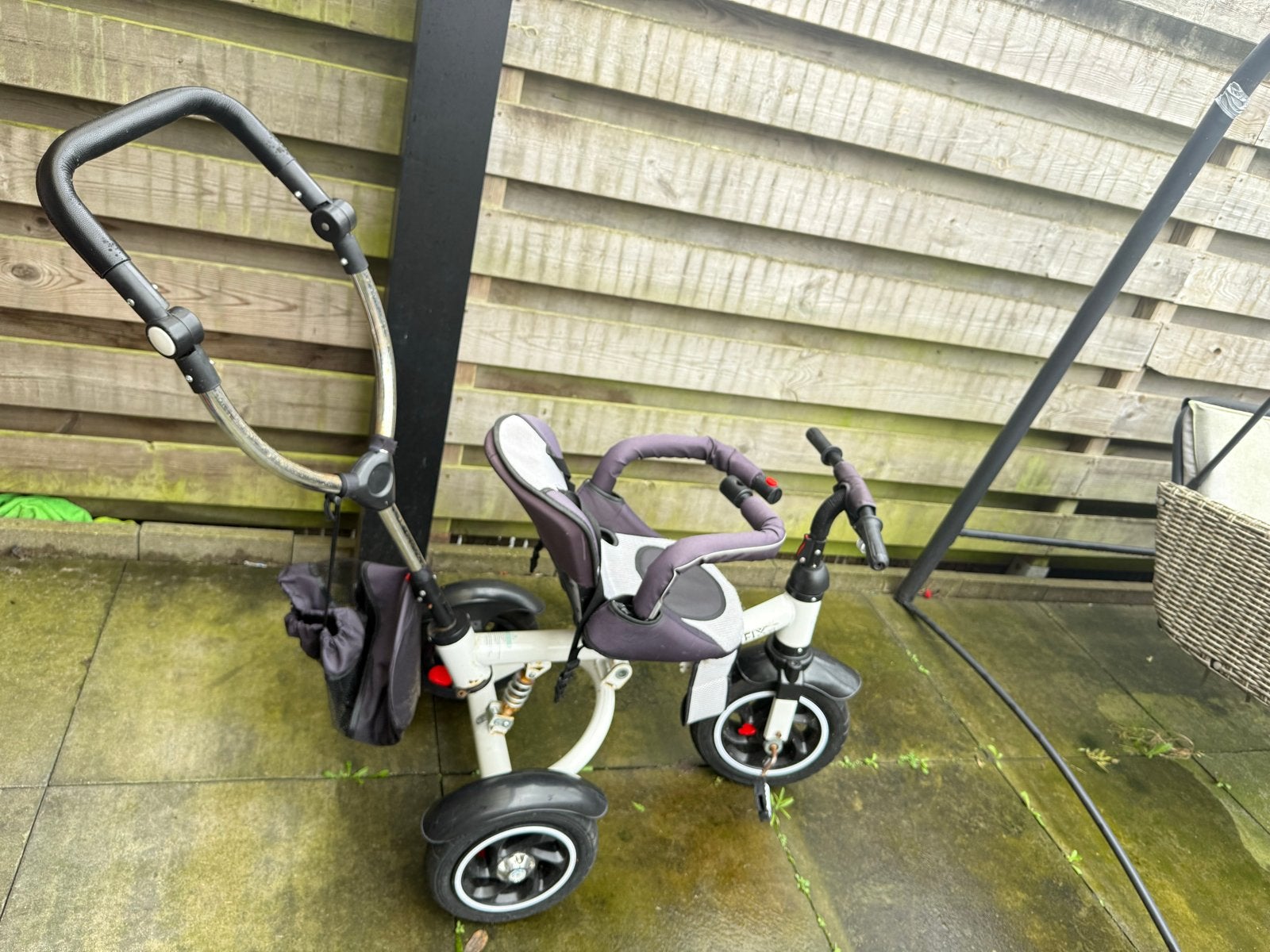 Kinder driewieler met duwstang - gebruikt-gratis, Ophalen of Verzenden, Zo goed als nieuw, Velgrem, Duwstang