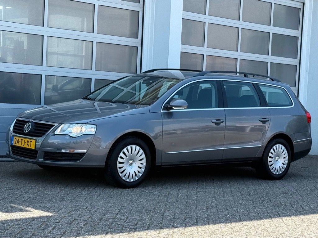 Volkswagen PASSAT 1.6 FSI Comfortline 6-Bak Clima Cruise Pdc, Auto's, Gebruikt, 4 cilinders, 116 pk, Origineel Nederlands
