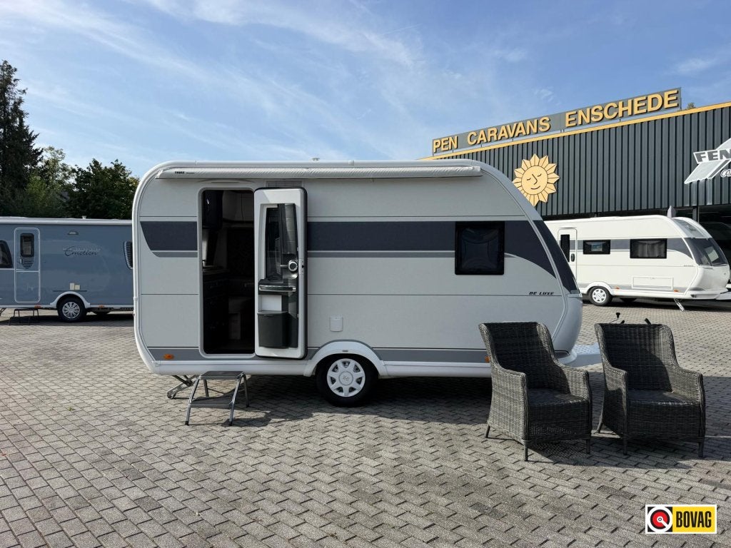 Hobby De Luxe 400 SFE Met Luifel!, Caravans en Kamperen, Kachel, Hobby, Bedrijf, Treinzit