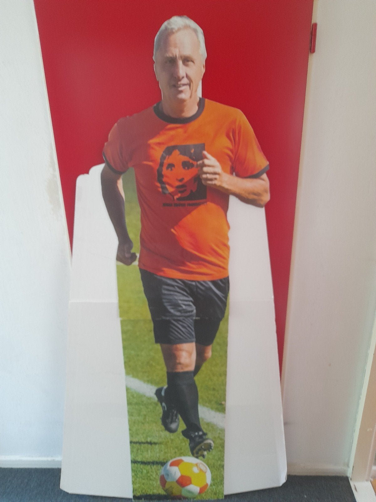 Kartonnen Johan Cruijff levensgroot standbeeld, Ophalen