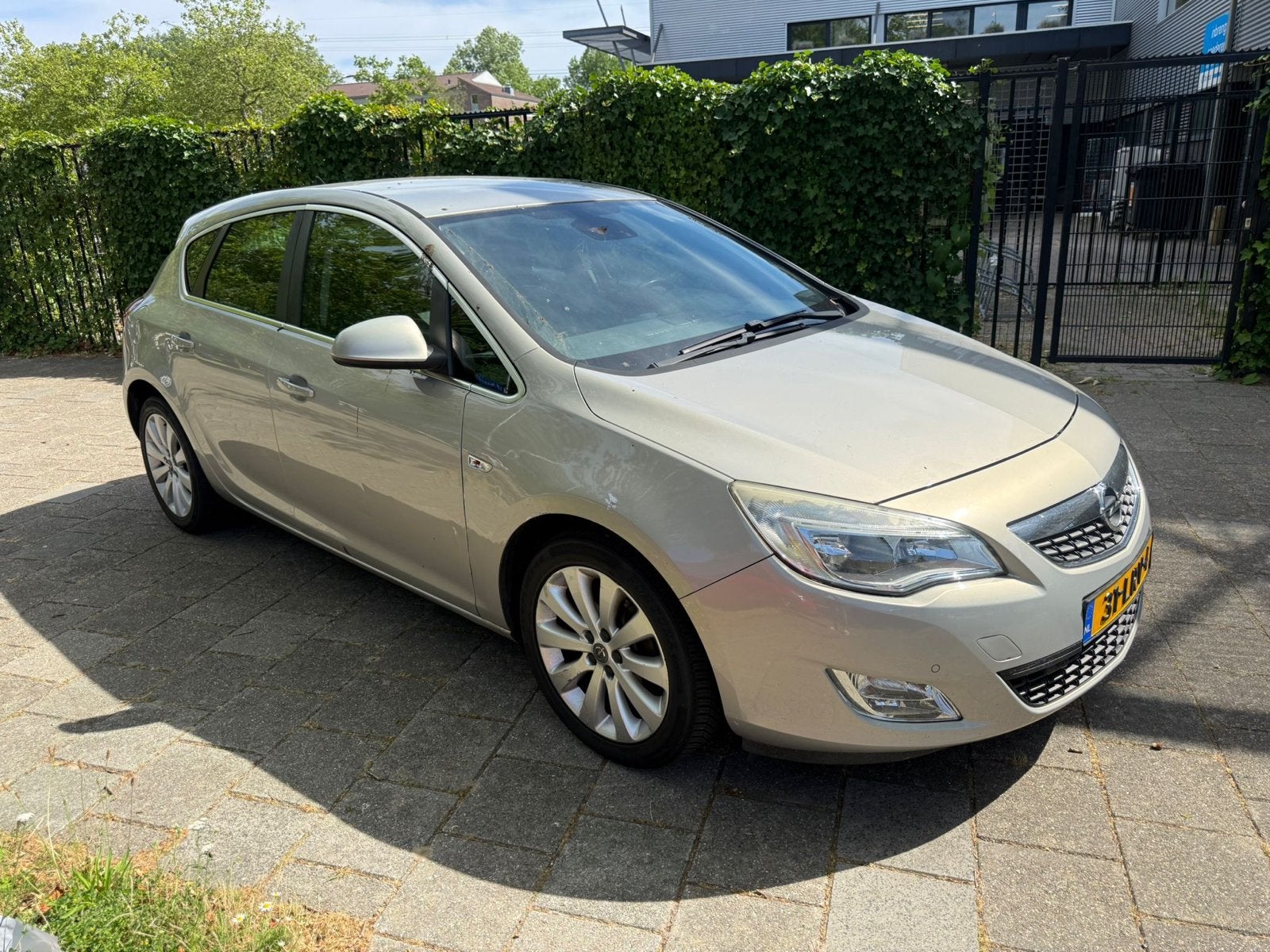 Opel Astra 1.6 Cosmo Edition + SENSOREN / CRUISE / CLIMATE C, Auto's, Voorwielaandrijving, 1250 kg, 680 kg, 4 cilinders