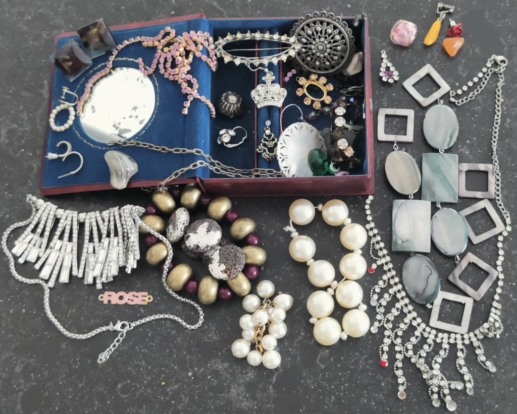 Doos met oude sieraden voor knutsel objecten, Ophalen of Verzenden, Gebruikt, Overige typen