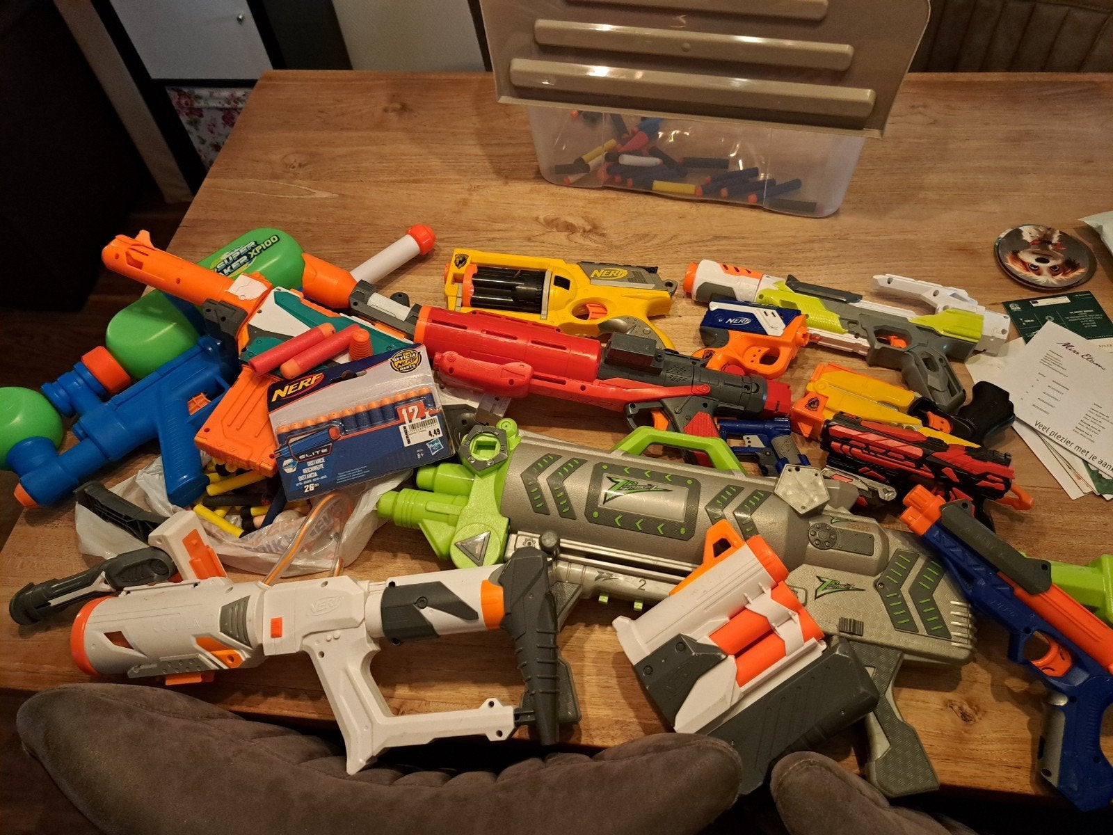 Grote partij Nerf pistolen en geweren, inclusief accessoires, Ophalen, Gebruikt