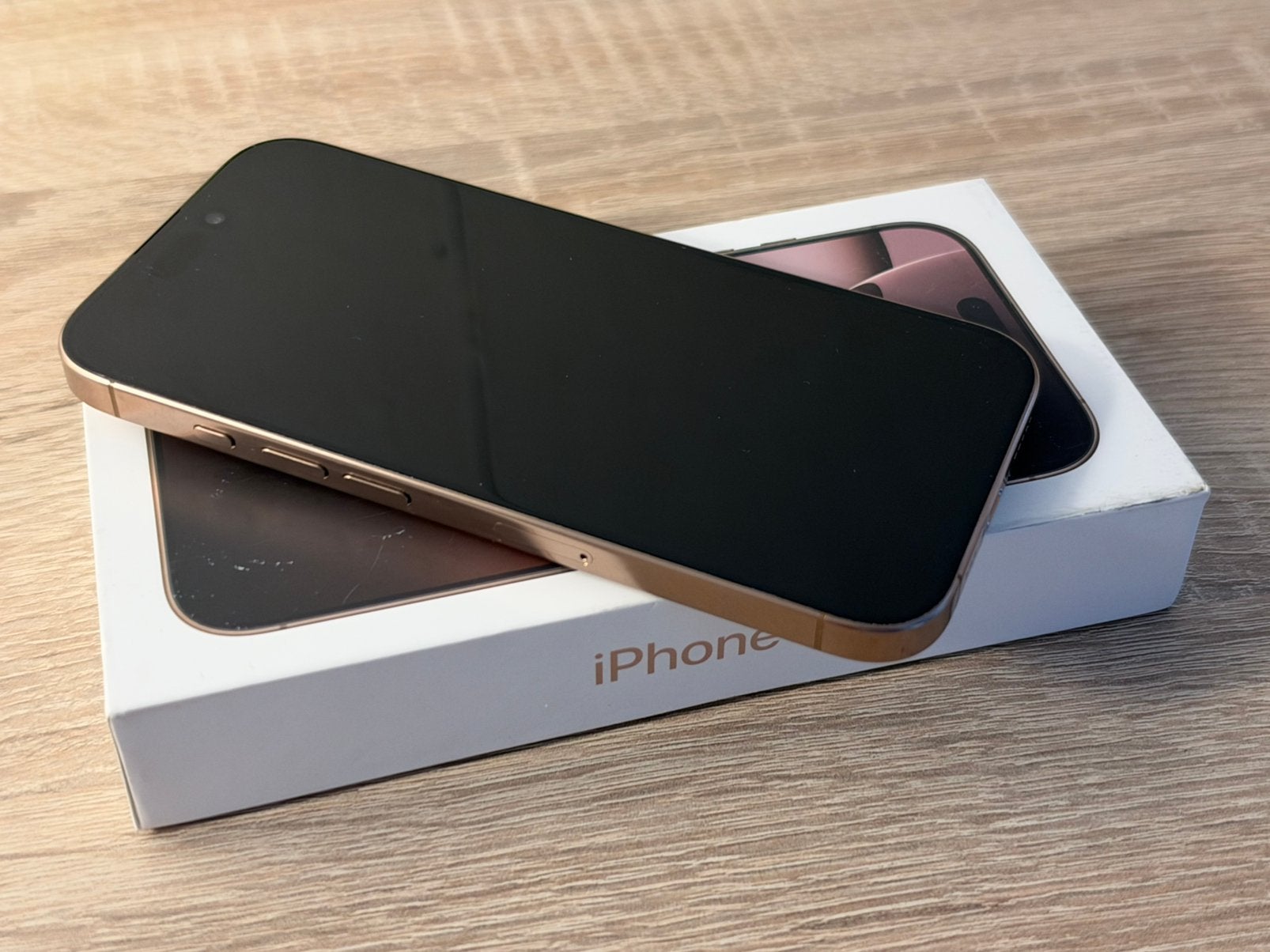 Iphone 16 pro 256 GB dessert titanium, Zo goed als nieuw, Zonder simlock, Zonder abonnement, 90 %