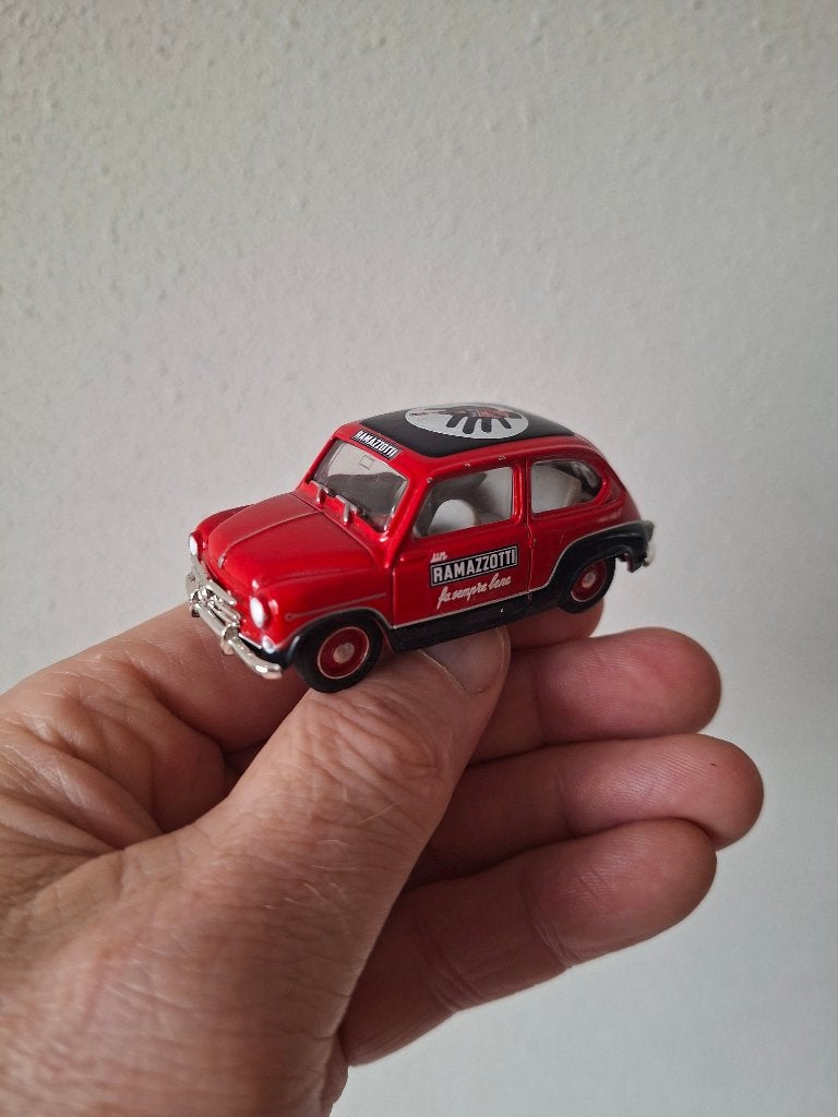 Brumm Fiat 600 Ramazzotti "Fa Sempre Bene" Modelauto (1:43), Ophalen of Verzenden, Zo goed als nieuw, Auto, Overige merken