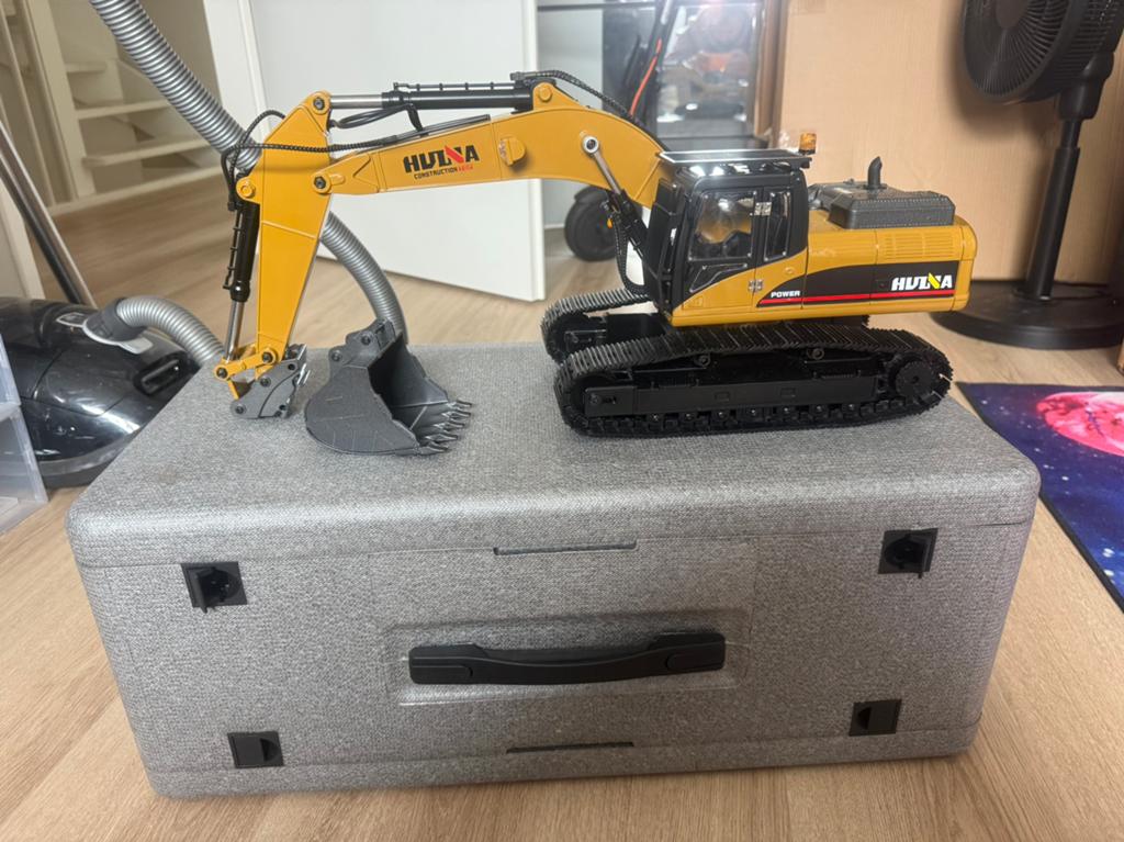 Grote rc kraan met diverse aanbouwdelen metaal 5kg, Hobby en Vrije tijd, Modelbouw | Radiografisch | Overige, Ophalen of Verzenden