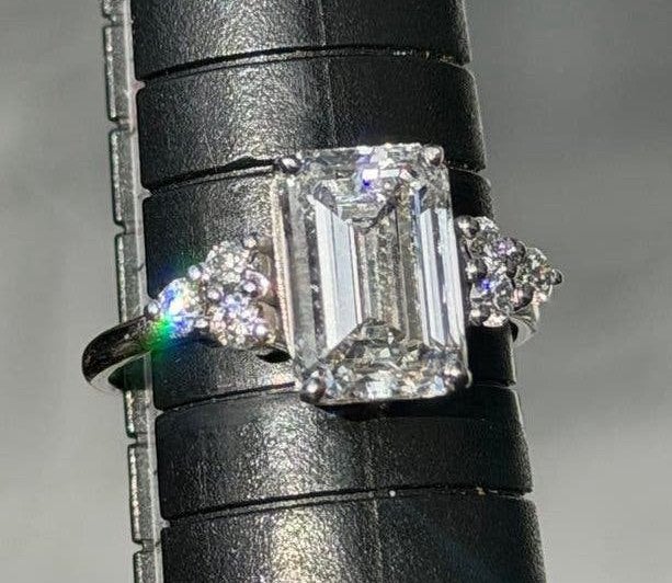 Schitterende 3.38ct Smaragd Diamant Ring 14k Witgoud, Nieuw, Ophalen of Verzenden, 17 tot 18, Met edelsteen