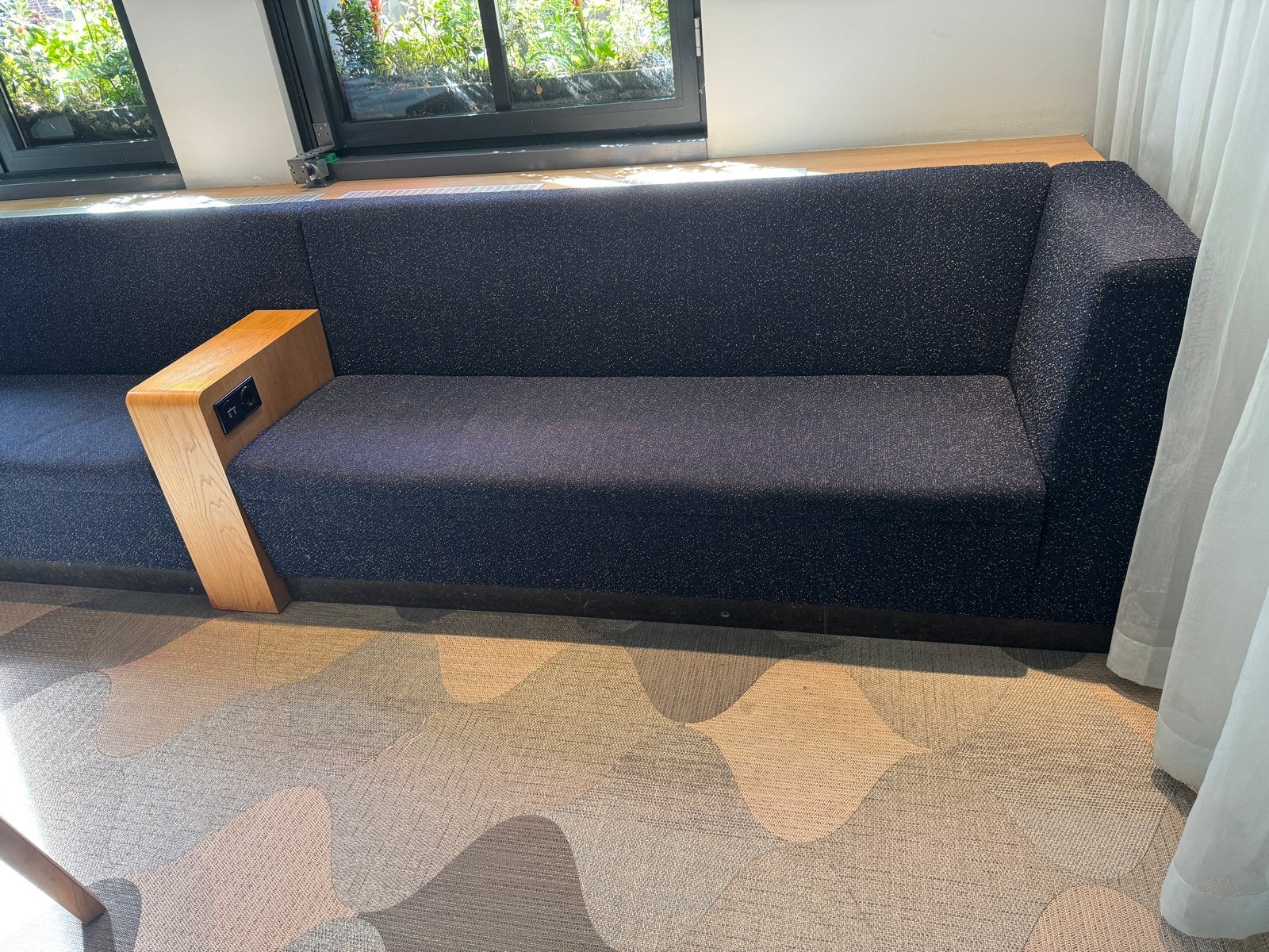 Gratis: Comfortabele bank met stopcontacten en USB, Ophalen, 300 cm of meer, 75 tot 100 cm, Zo goed als nieuw