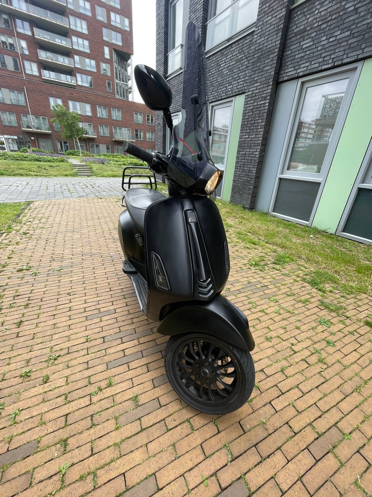 Vespa sprint notte 50, Ophalen, Zo goed als nieuw