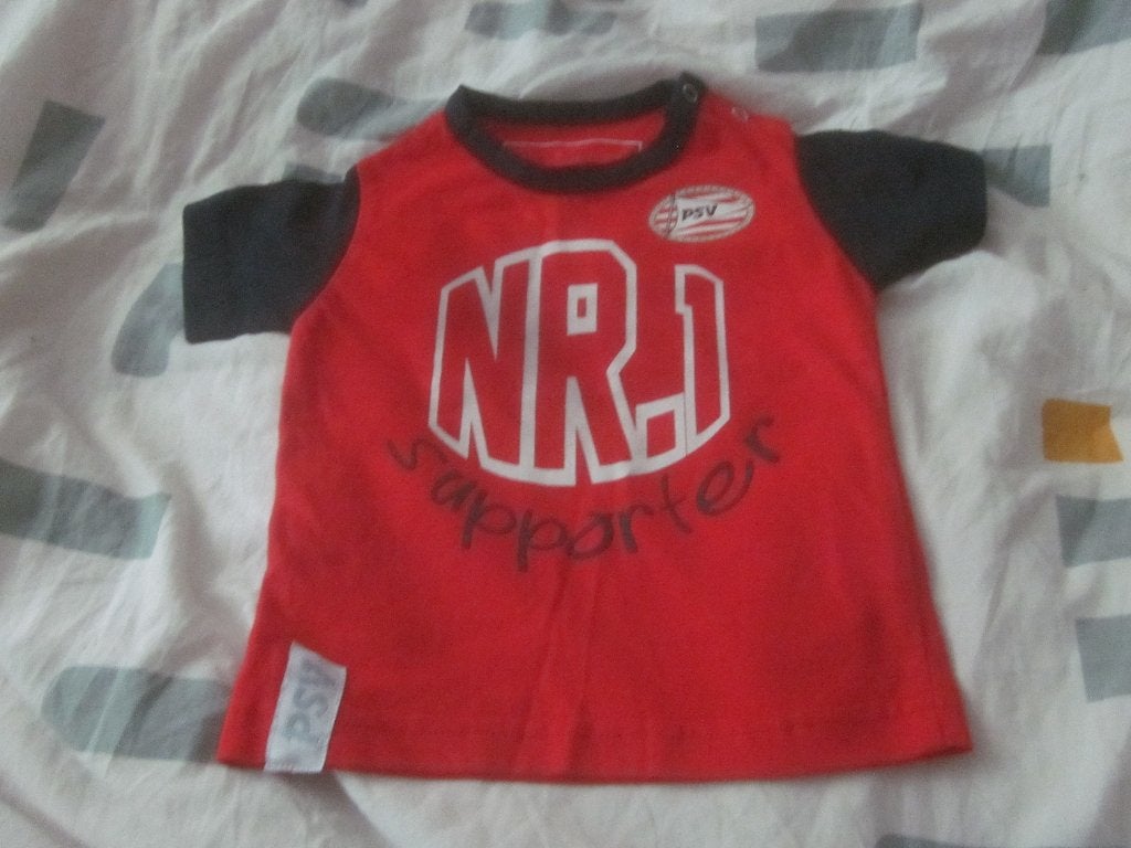 Nieuw rood/donkerblauw/wit shirtje Nr.1 Supporter PSV 62/68, Jongetje of Meisje, Nieuw, Ophalen of Verzenden, PSV Offcial Product