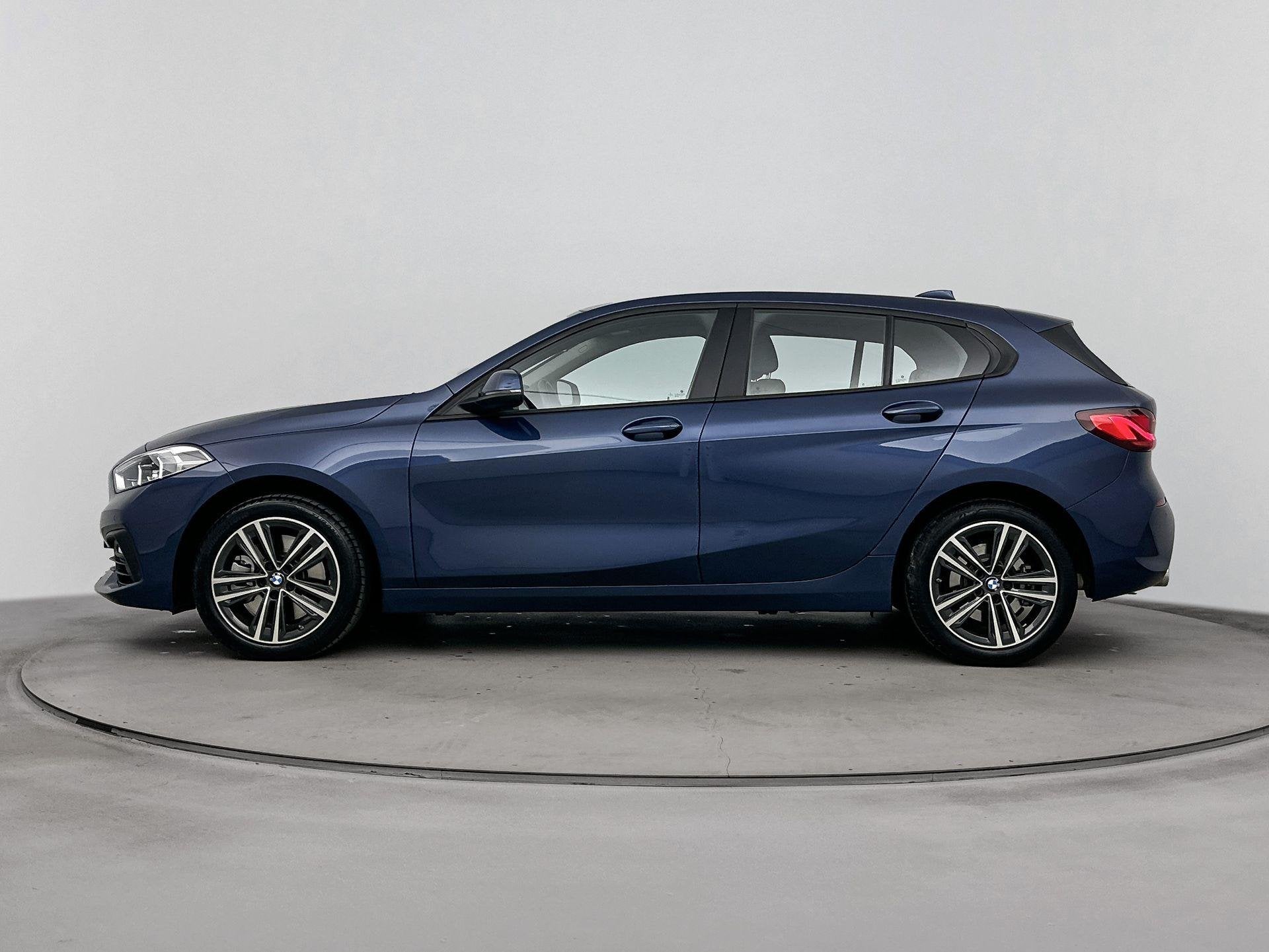 BMW 1-serie 120i | PARKEERSENSOREN | LED | CRUISE CONTROL |, Auto's, Gebruikt, 4 cilinders, Blauw, 178 pk