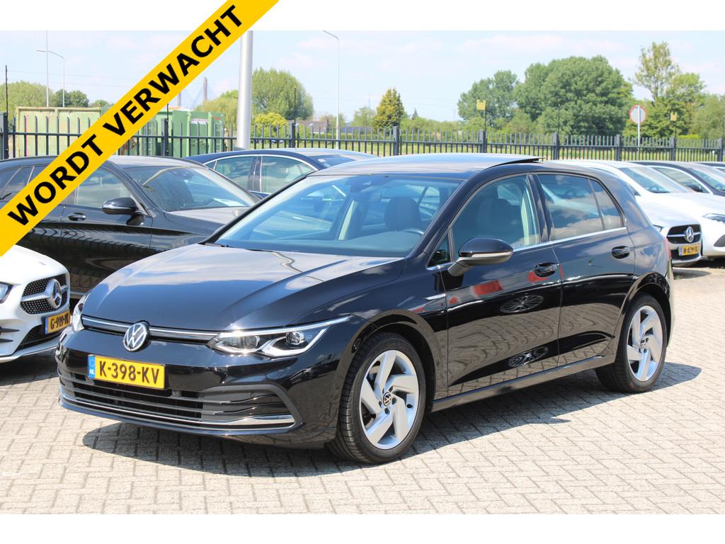 Volkswagen Golf 1.5 eTSI Style PANORAMADAK MEMORY ACC SFEER, Auto's, 4 cilinders, Alcantara, Zwart, Bedrijf