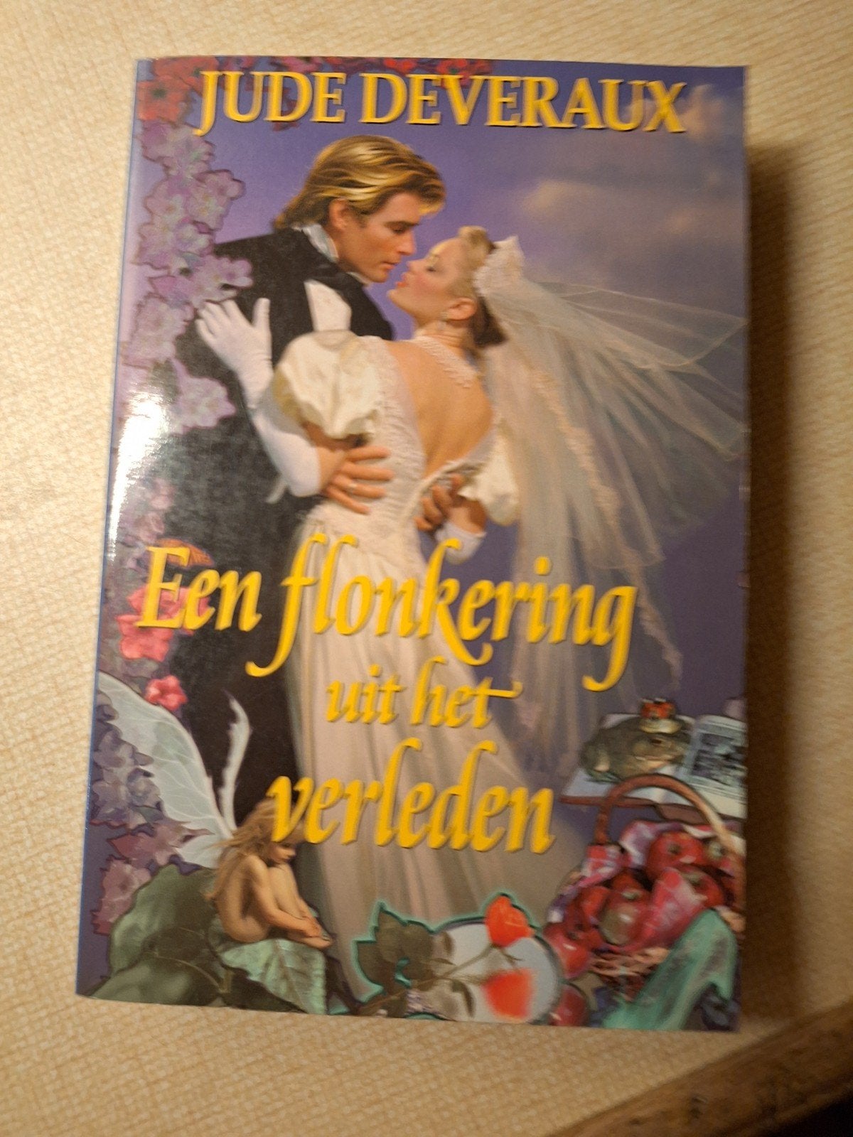 Een Flonkering uit het Verleden - Jude Deveraux, Ophalen of Verzenden, Zo goed als nieuw, Jude Deveraux, Nederland