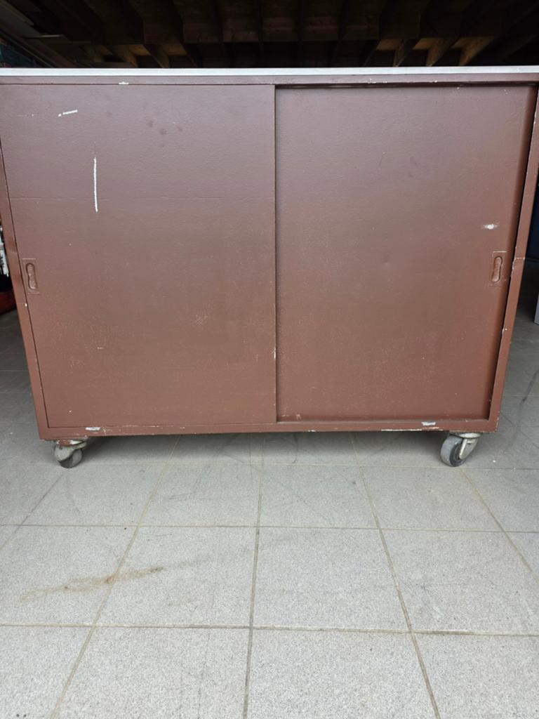 Metalen kast op wieltjes, Ophalen, Gebruikt