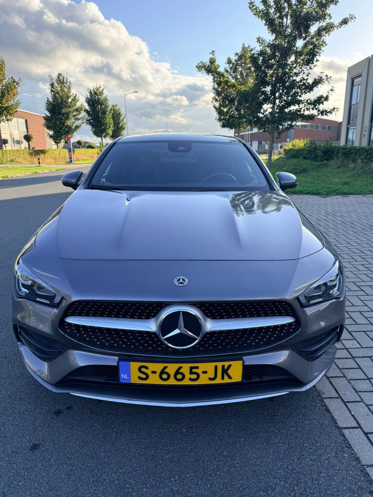 Mercedes-Benz CLA 250 e 218pk 8G-DCT 2023 Grijs, Auto's, CLA, Zwart, 4 cilinders, Lichtsensor