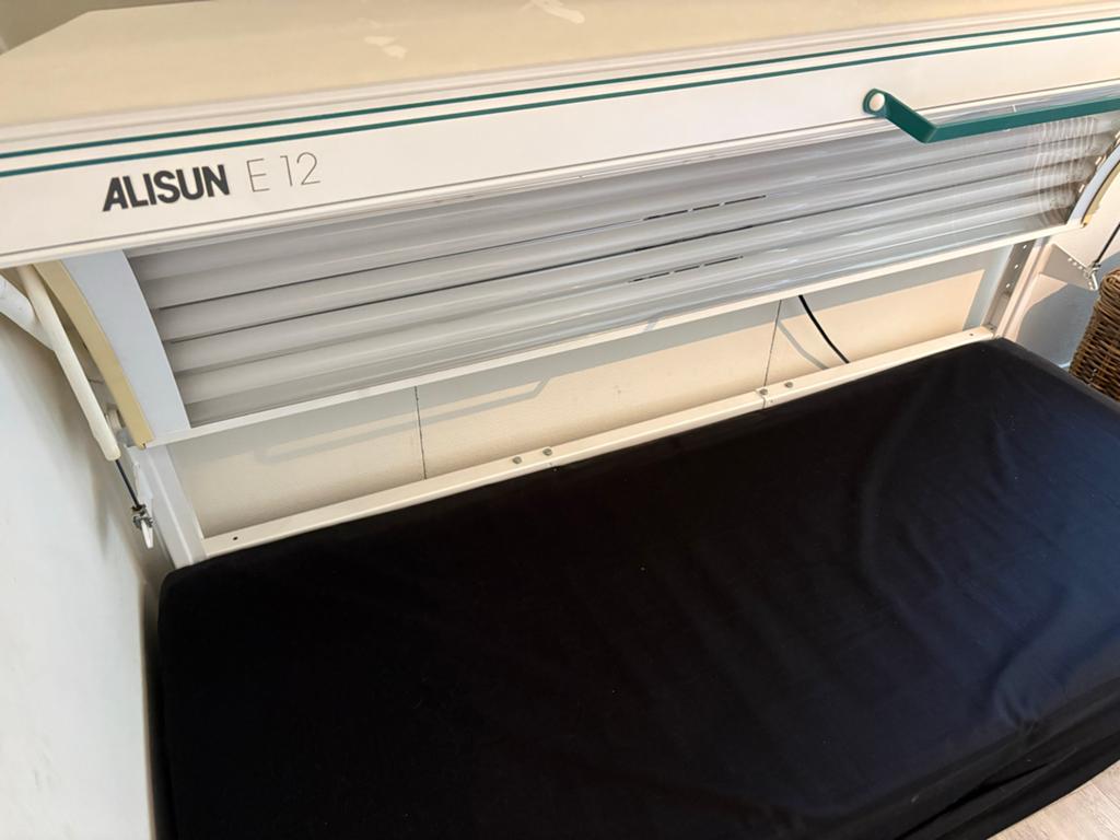 Zonnebank Alisun E12 - Alle lampen vervangen, Ophalen, Gebruikt, Zonnebank enkelzijdig, 10 tot 15 lampen