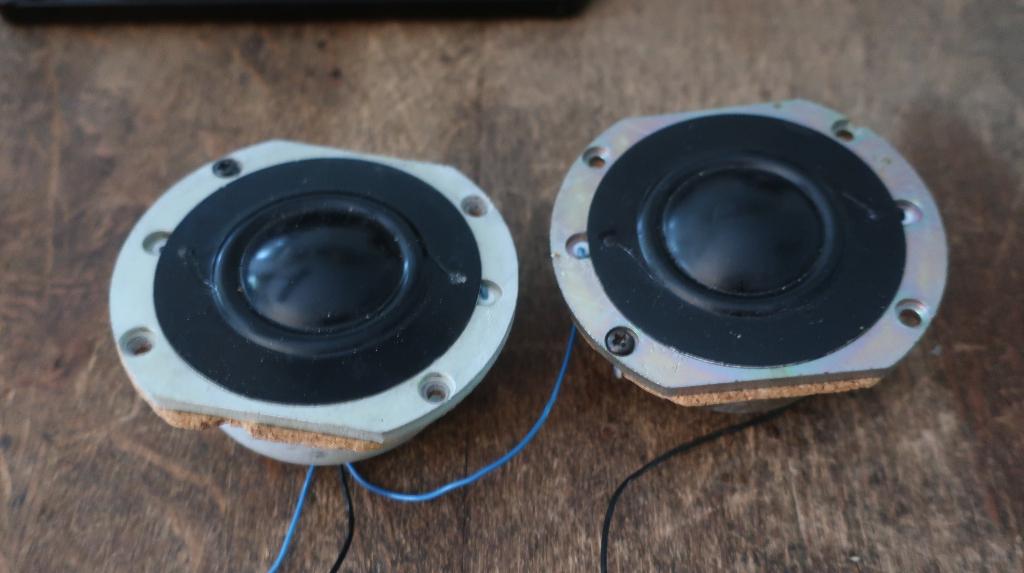 KEF  2 x T52 Goed, Overige merken, Gebruikt, Ophalen of Verzenden, 120 watt of meer