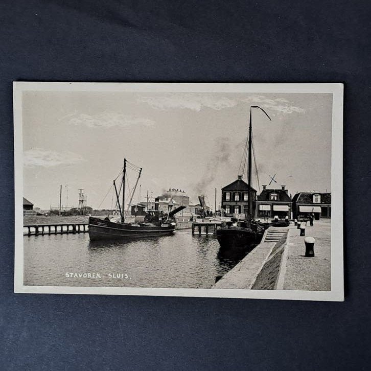 Fotokaart Stavoren Friesland Zicht op de Sluis 1941, Ophalen of Verzenden, 1940 tot 1960, Gelopen, Friesland