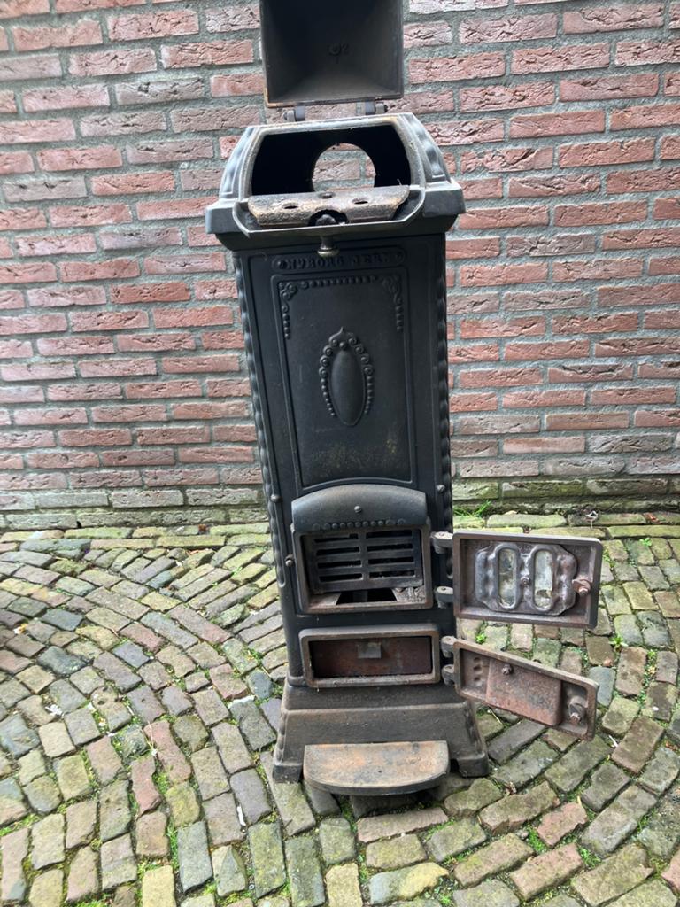 Antieke gietijzeren kachel, Ophalen, Gebruikt, Houtkachel, Vrijstaand