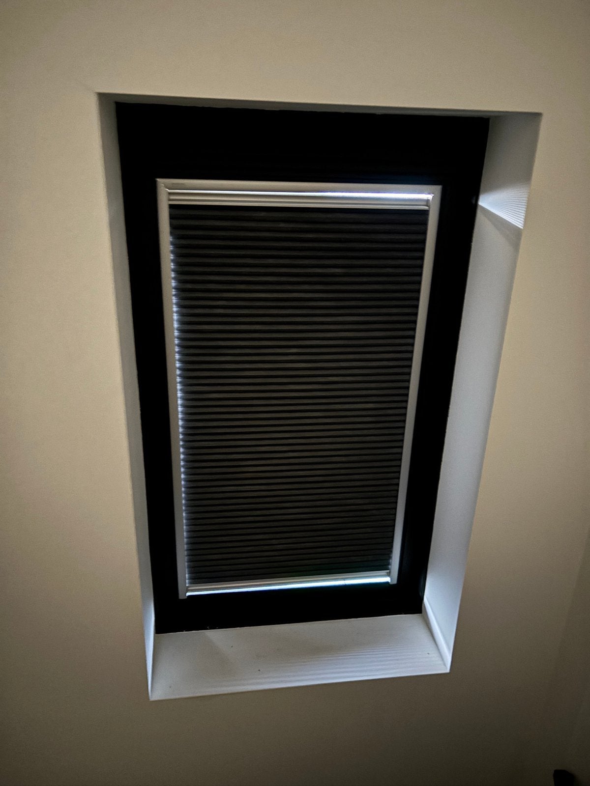 Velux GGL-5 verduisterend plisse gordijn & zonwering, Ophalen, Rolgordijn, Verduisterend, Zwart