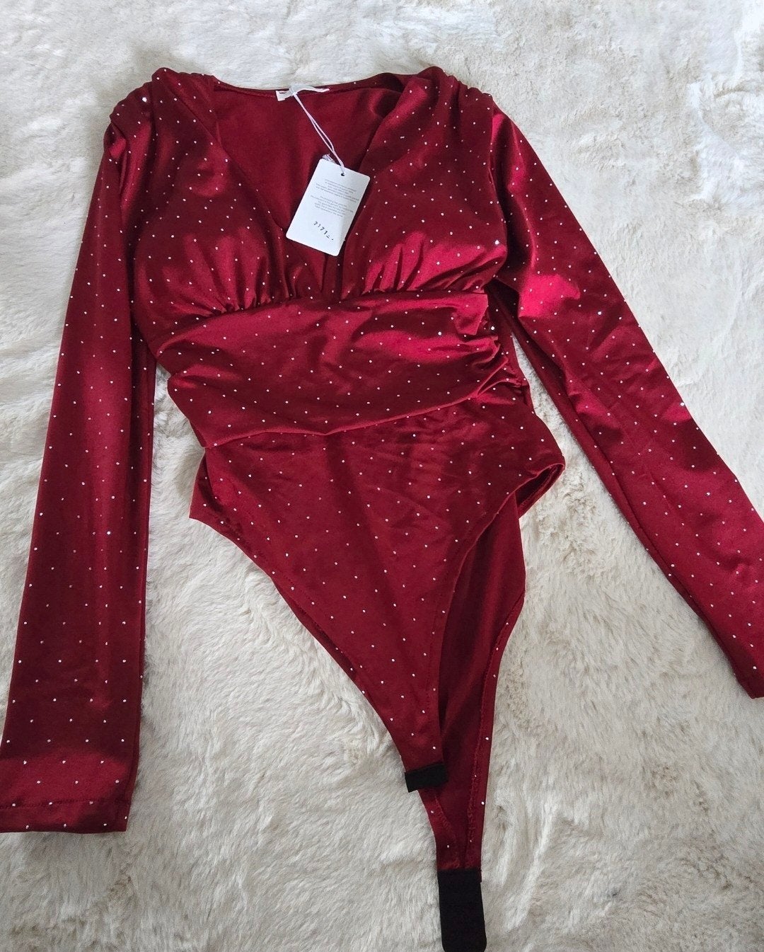 Splinternieuwe rode bodysuit met glitters - Izzy, Kleding | Dames, Tops, Nieuw, Maat 38/40 (M), Rood, Lange mouw, Verzenden