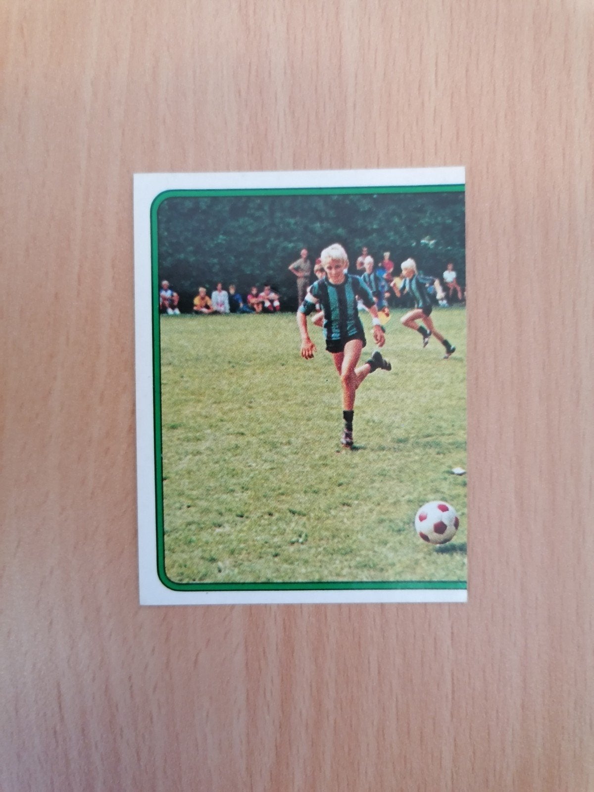 Panini Voetbal 84 #1 Kids are playing football., Ophalen of Verzenden, Zo goed als nieuw, Ajax, Poster, Plaatje of Sticker