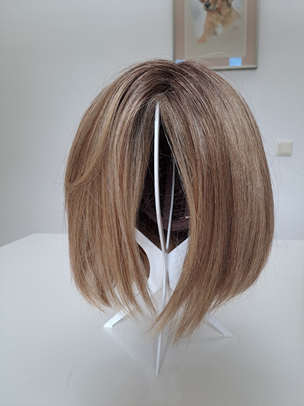 Korte blonde pruik met donkere aanzet, Ophalen, Zo goed als nieuw, Pruik of Haarverlenging