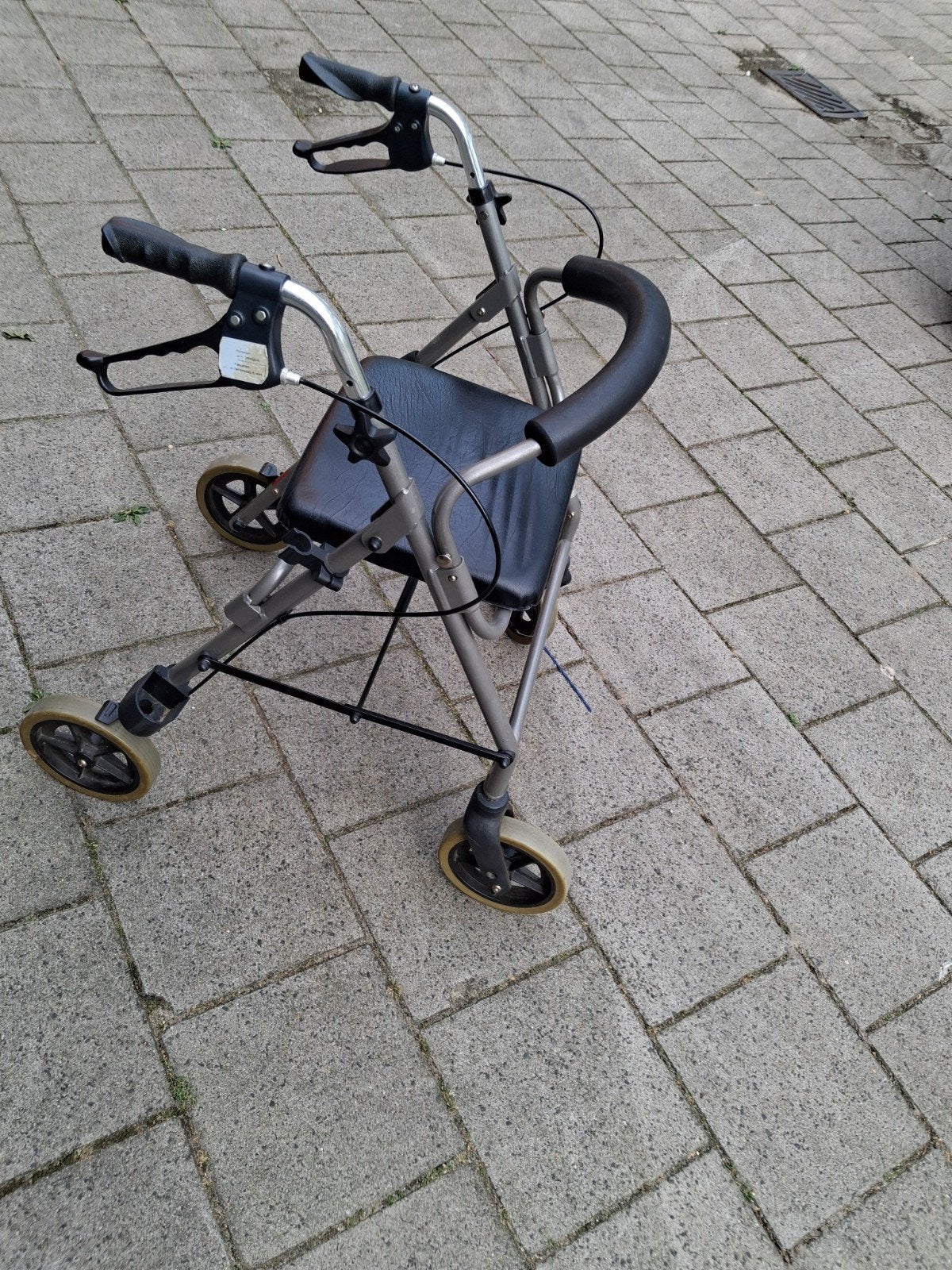 rollator met ruggesteun,inklapbaar, Diversen, Ophalen, Opvouwbaar, Gebruikt