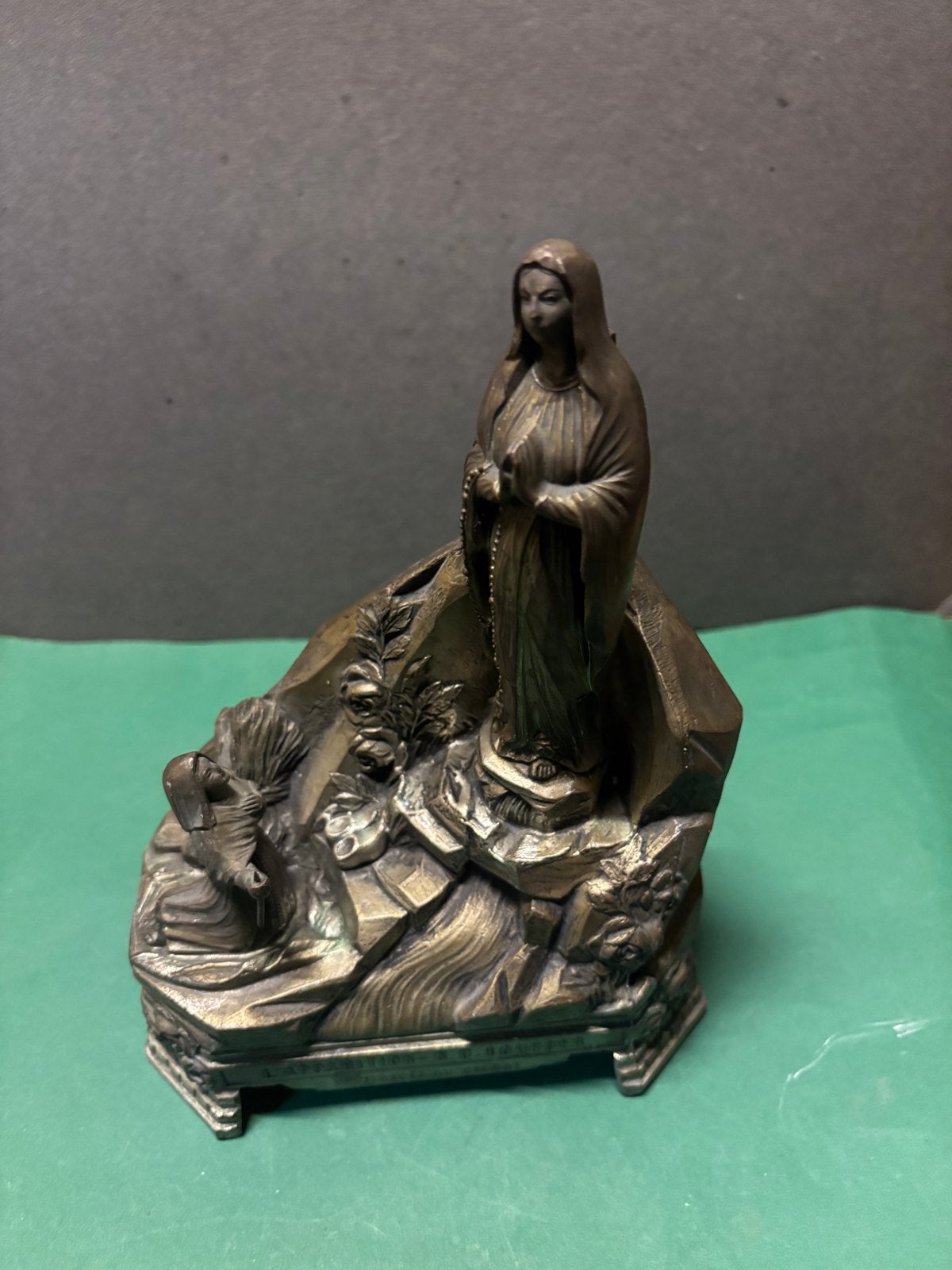 Madonna beeldengroep Lourdes met speeldoos, Antiek en Kunst, Ophalen of Verzenden