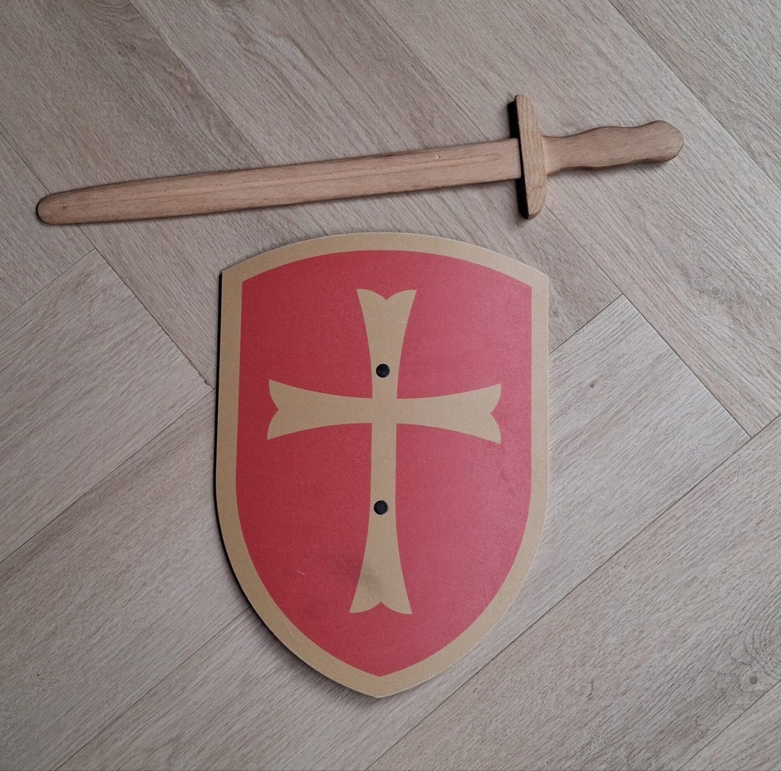 Houten speelgoed zwaard en schild, Ophalen of Verzenden, Gebruikt, Jongen of Meisje