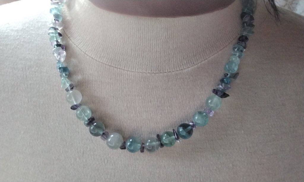 Ketting HANDGEMAAKT EDELSTENEN FLUORIET, Blauw, Nieuw, Ophalen of Verzenden, Steen of Mineraal