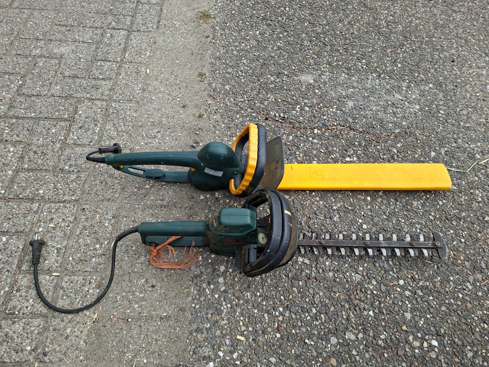 2x heggenschaar, Ophalen, Elektrisch