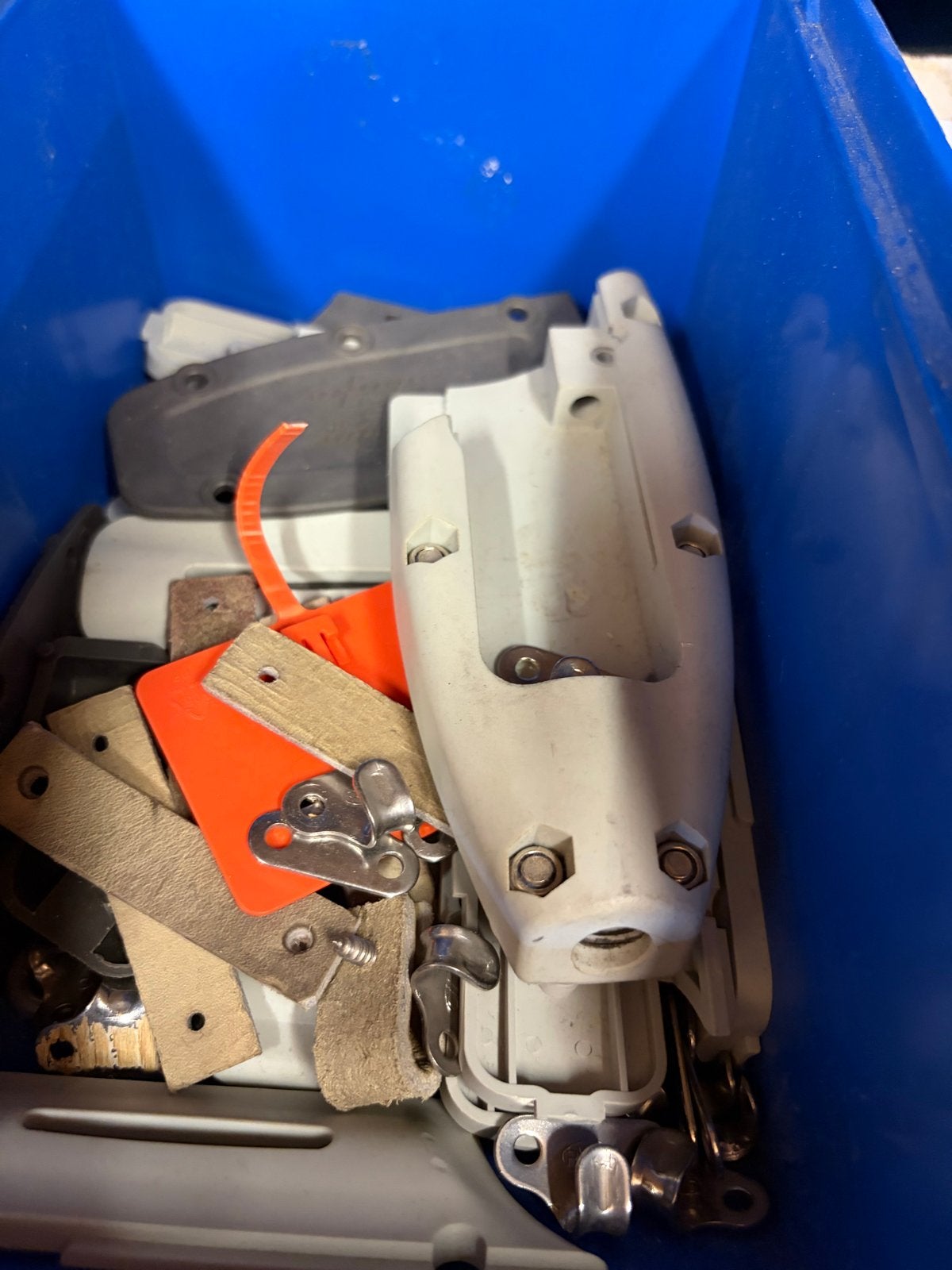 Foto 7 van Grote partij RVS onderdelen voor boot/schip (60 bakken)