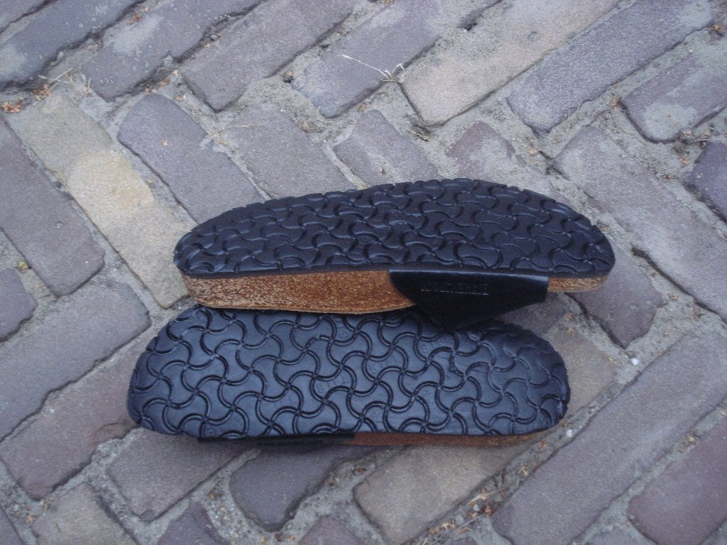 BIRKENSTOCK MADRID ZWART 41 NU GRATIS VERZENDING PER POST, Slippers, Verzenden, Zwart, Zo goed als nieuw