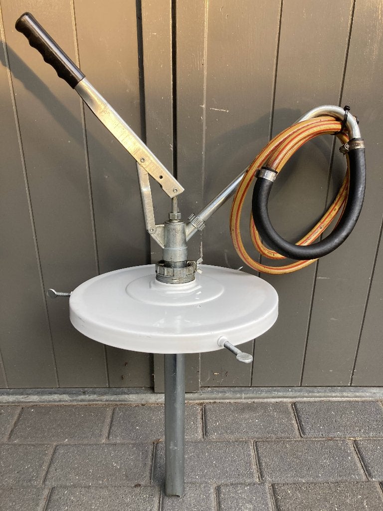 Handpomp voor vet emmer/ton in goede staat., Ophalen