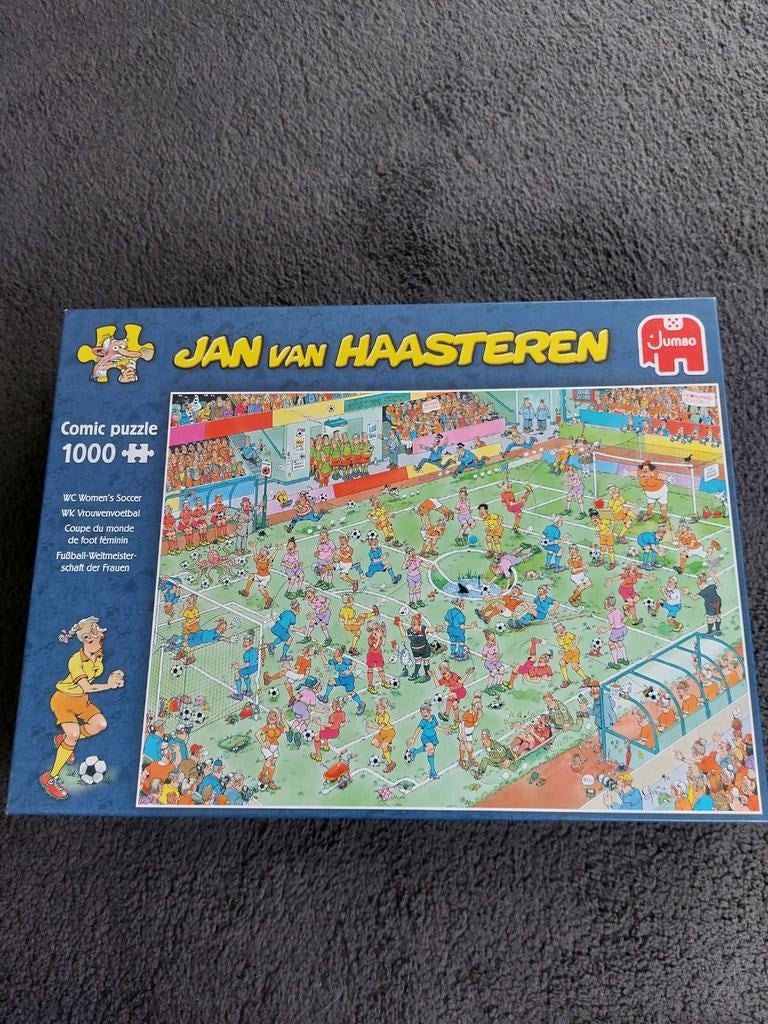 WK vrouwenvoetbal van Jan van Haasteren, Ophalen of Verzenden, 500 t/m 1500 stukjes, Zo goed als nieuw, Legpuzzel