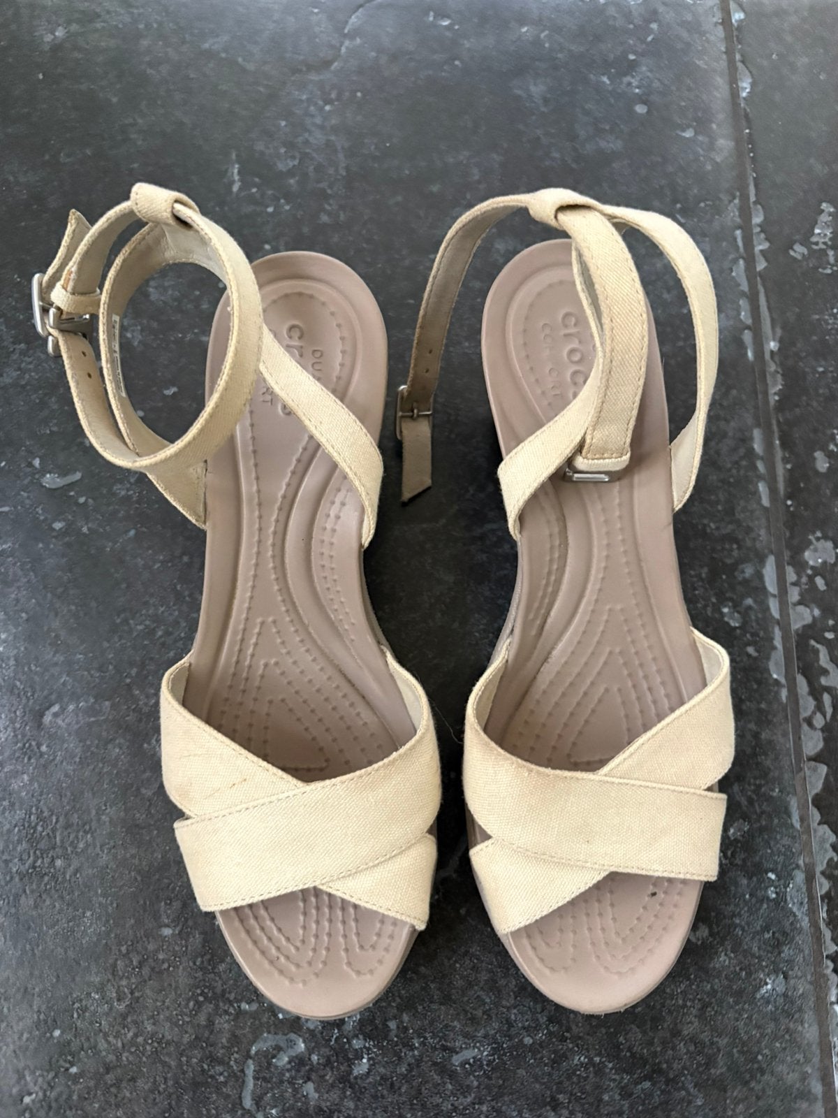 CROCS,dual comfort,maat 8(39)sleehak pumps,beige canvas, Kleding | Dames, Schoenen, Beige, Gedragen, Sandalen of Muiltjes, Ophalen of Verzenden