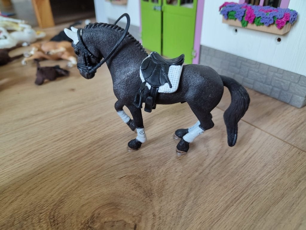 Schleich Friese hengst wedstrijd 42457, Ophalen of Verzenden, Zo goed als nieuw