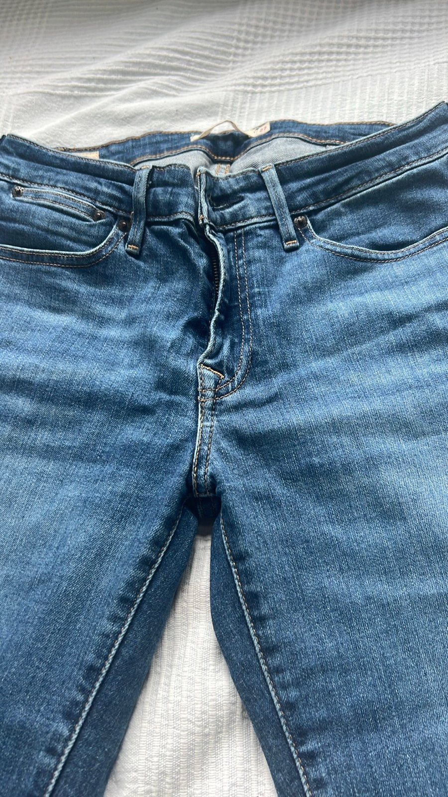 Levi's 712 Slim Jeans - Maat W27, Kleding | Dames, Ophalen of Verzenden, Zo goed als nieuw, Blauw, W27 (confectie 34) of kleiner