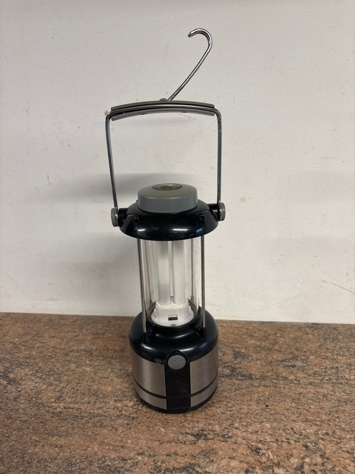 Draagbare campinglamp op batterijen, Ophalen, Zo goed als nieuw, Batterij