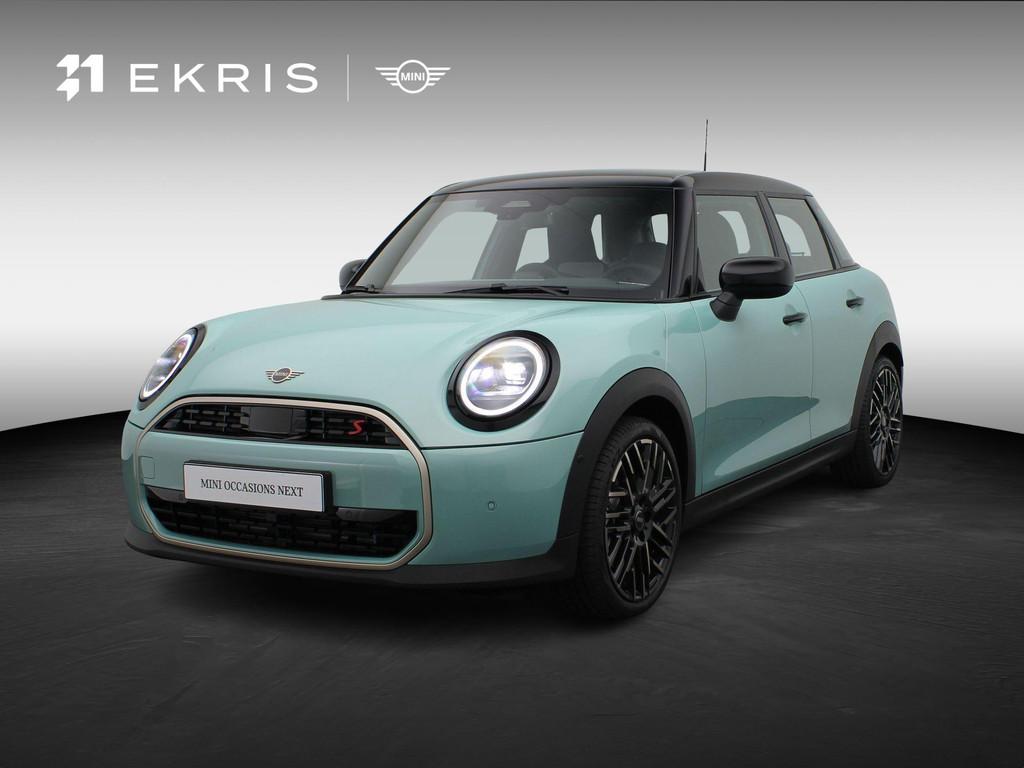 MINI 5-Deurs Cooper S Favoured + Pakket S + Parking Assistan, Auto's, Euro 6, 4 cilinders, Met garantie (alle), Bedrijf