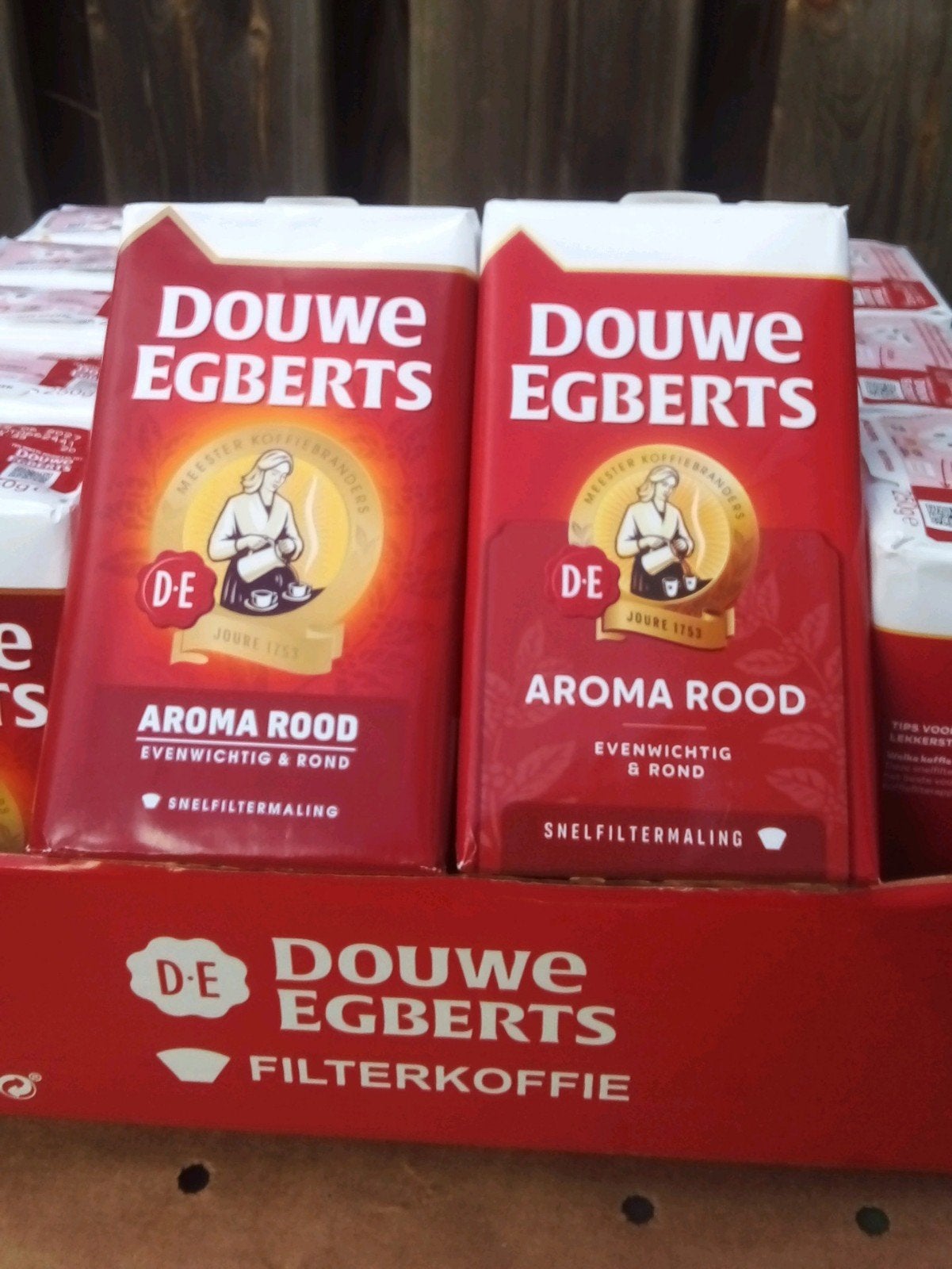 Douwe Egberts Rood, Verzenden