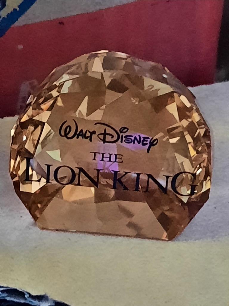 Swarovski plaquette leeuwenkoning en plaquette Tinkerbell, Ophalen of Verzenden, Gebruikt, Figuurtje