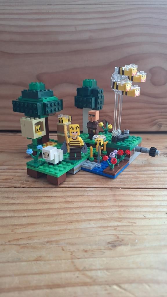 LEGO Minecraft 21165: De bijenhouderij, Kinderen en Baby's, Speelgoed | Duplo en Lego, Zo goed als nieuw, Lego, Losse stenen, Compleet